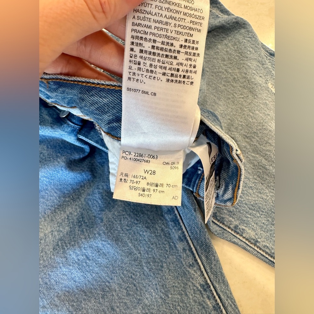 Levi’s Wedgie Jeans Womens Size 28 High Rise Straight Crop Button Fly Distressed - Picture 6 of 8